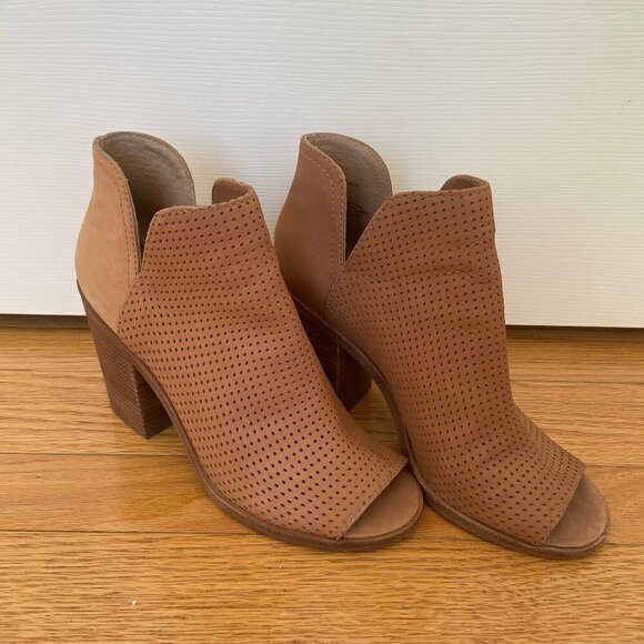 Steve Madden Tala Open Peep Toe Block Heel Booties Perforated Brown Leather Sz 7 - Picture 1 of 5